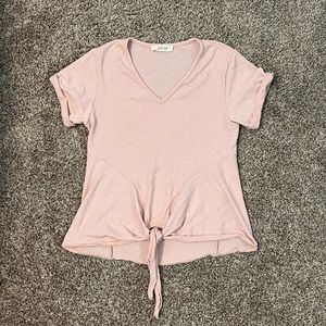 Cute baby pink tee. Great for a casual spring or summer dinner or date night.